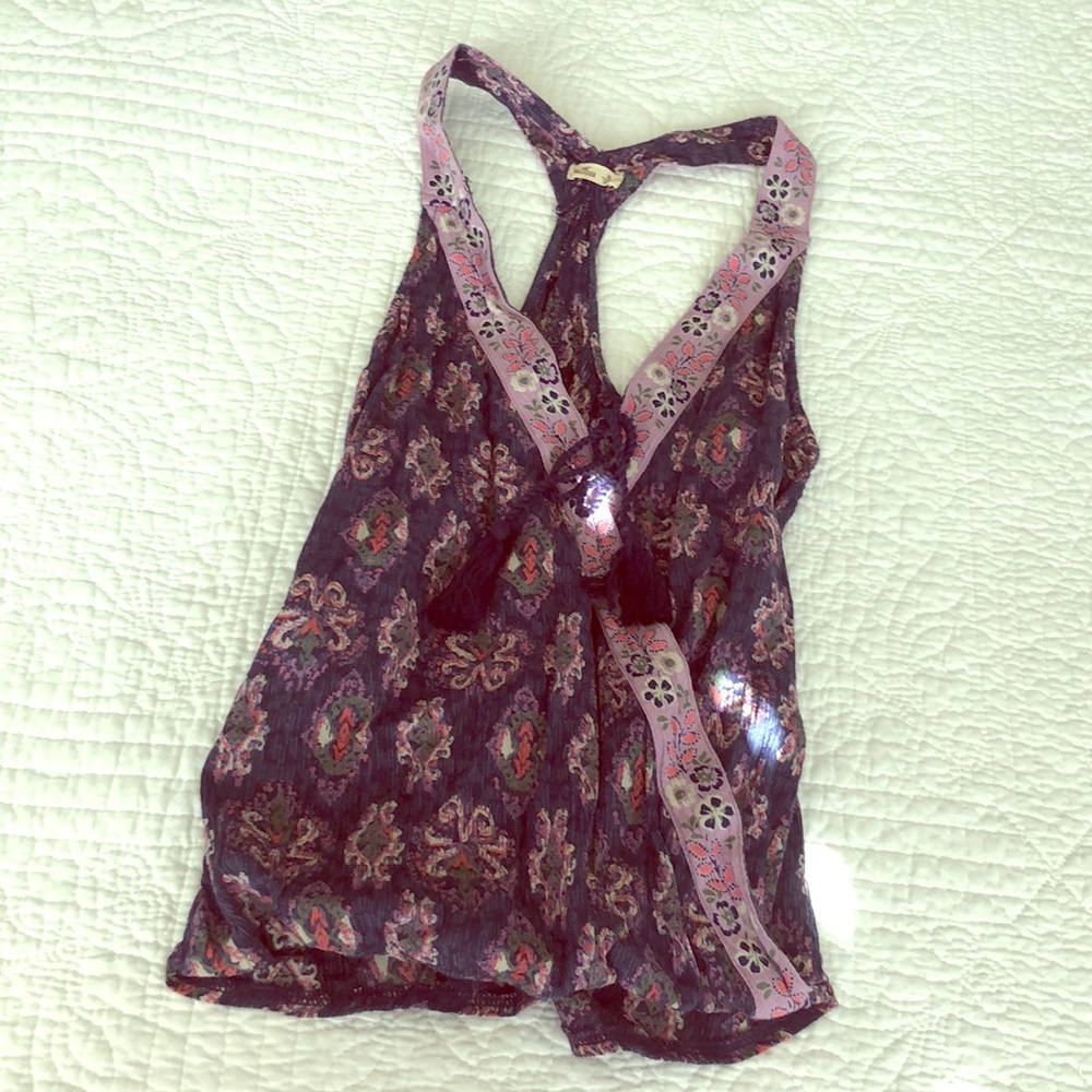 Hollister tank XS with tie in Front